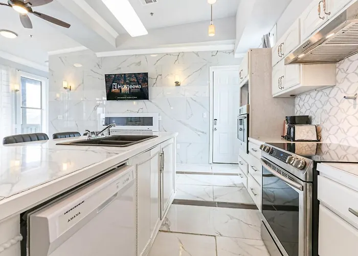 5Br Penthouse With Amenities Near Fq