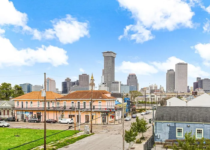 5Br Penthouse With Amenities Near Fq