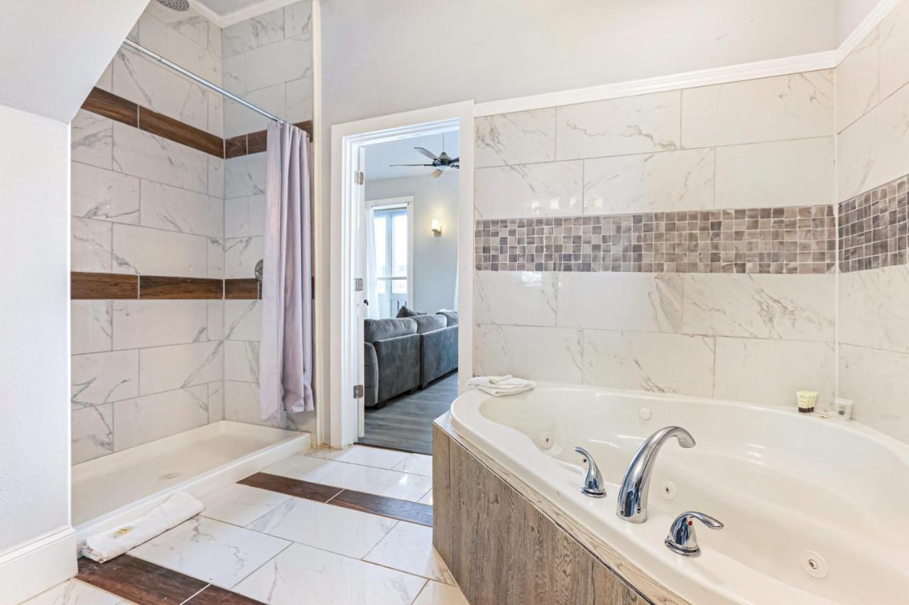 Apartment 5br Penthouse With Amenities Near Fq *